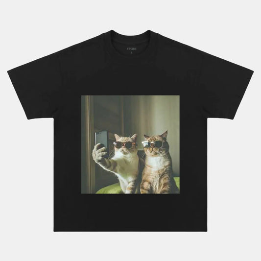 SELFIE CAT T-SHIRT